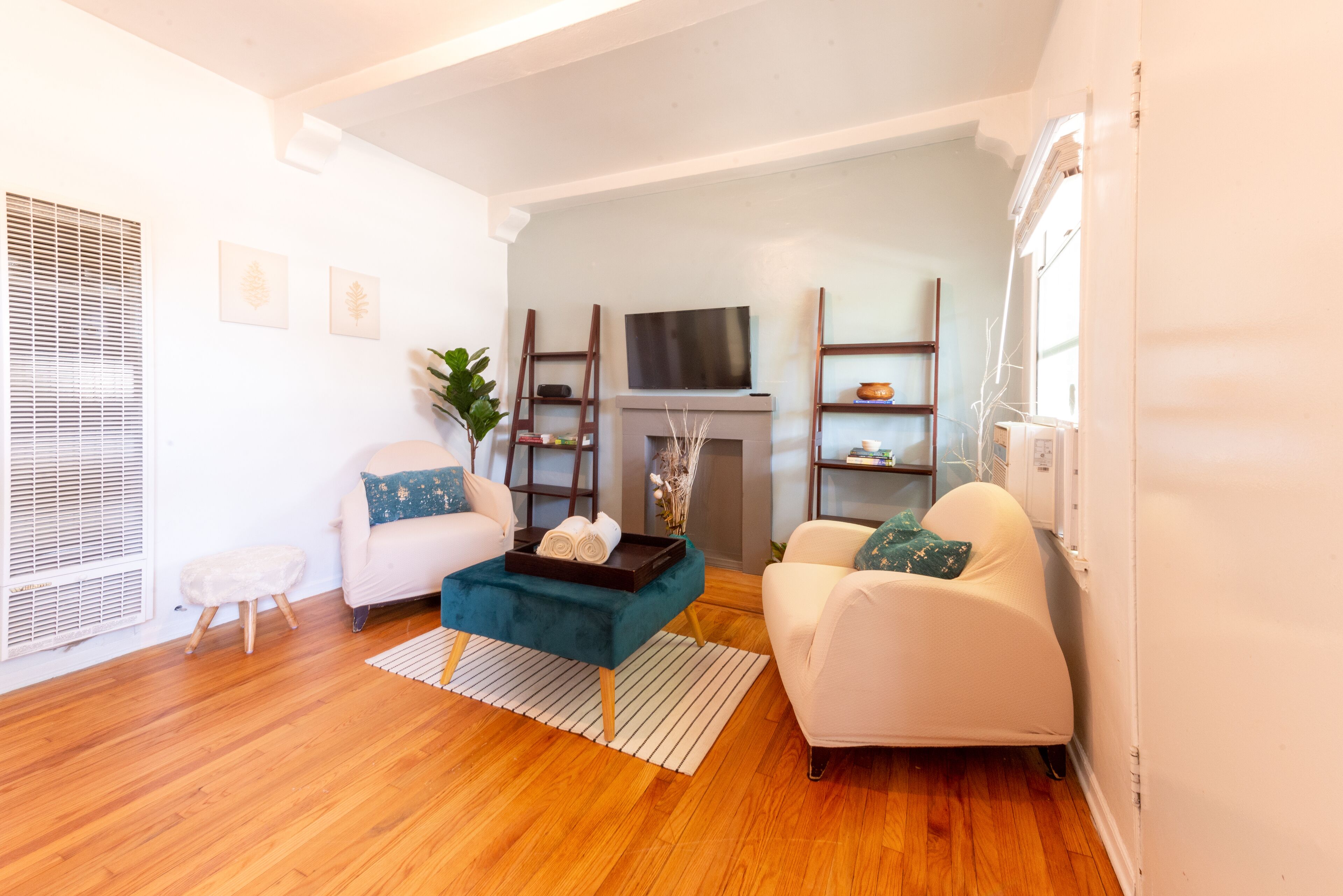 Lovely Chic 1BedRoom private entrance, W/D parking