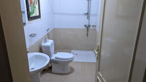 Shower, towels - Apartment (Dakar)