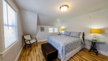 2 slaapkamers, een strijkplank/strijkijzer, internet, beddengoed
