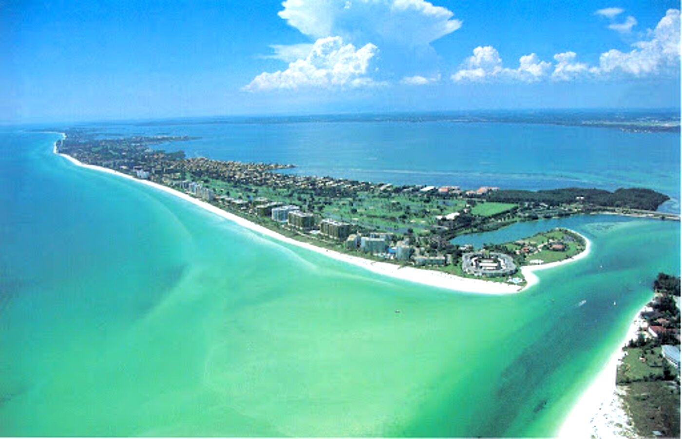 Stunning Views, Directly on beach, Pool, Private Corner Unit