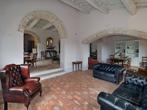 Téléviseur, foyer, chaîne audio