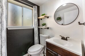 Towels - Dog-friendly retreat with fast WiFi, washer/dryer & wood-burning fireplace (Running Springs)