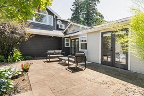 Terrace/patio - Main house at 126 · Modern 2 Bedroom unit in a 1915 Craftsman home (Kirkland)