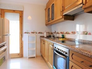 Fridge, microwave, oven, coffee/tea maker