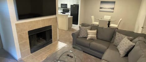 Smart TV, fireplace