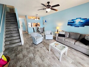 TV - ⚓Lakefront townhome w/backyard paradise and amazing community amenities!⚓🐕🌅 (Bradenton)
