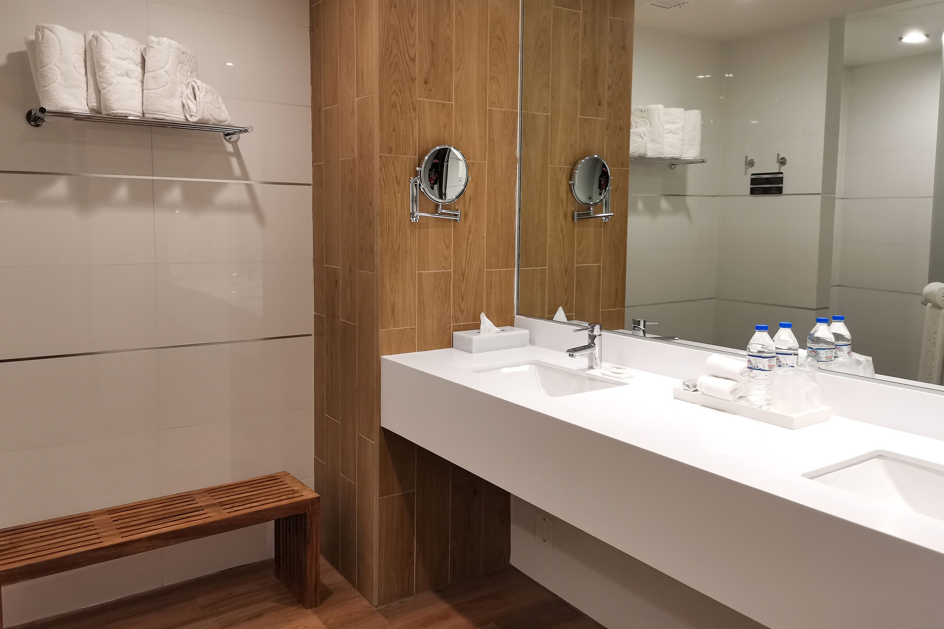 junior suite, 1 king bed, non smoking | bathroom | free toiletries, hair dryer, towels, soap