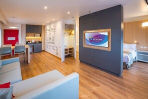 Safe på rommet, reiseseng for barn, wi-fi (inkludert) og sengetøy