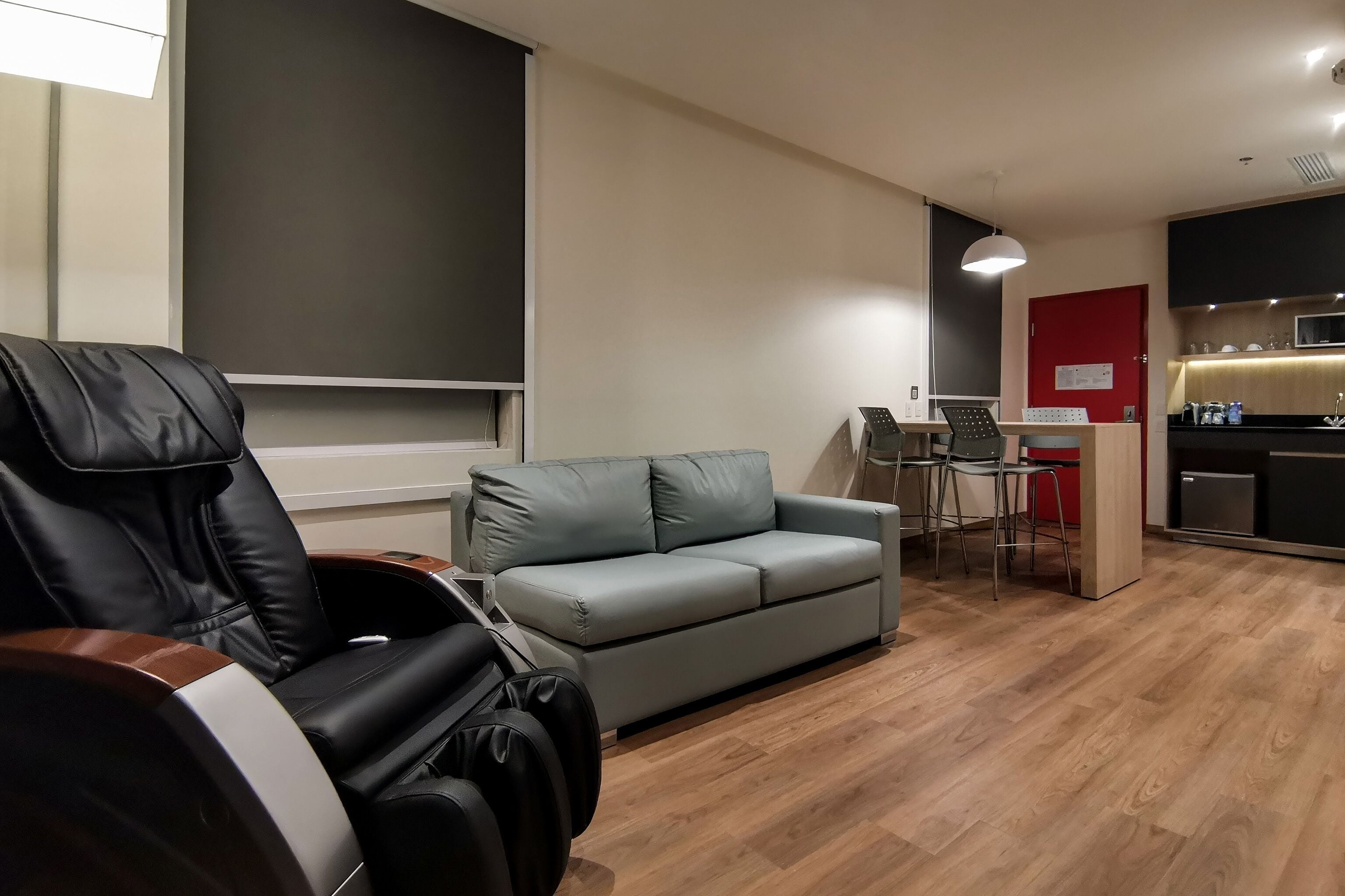 suite, 1 king bed, non smoking (relax) | in-room safe, travel cot, free wifi, bed sheets