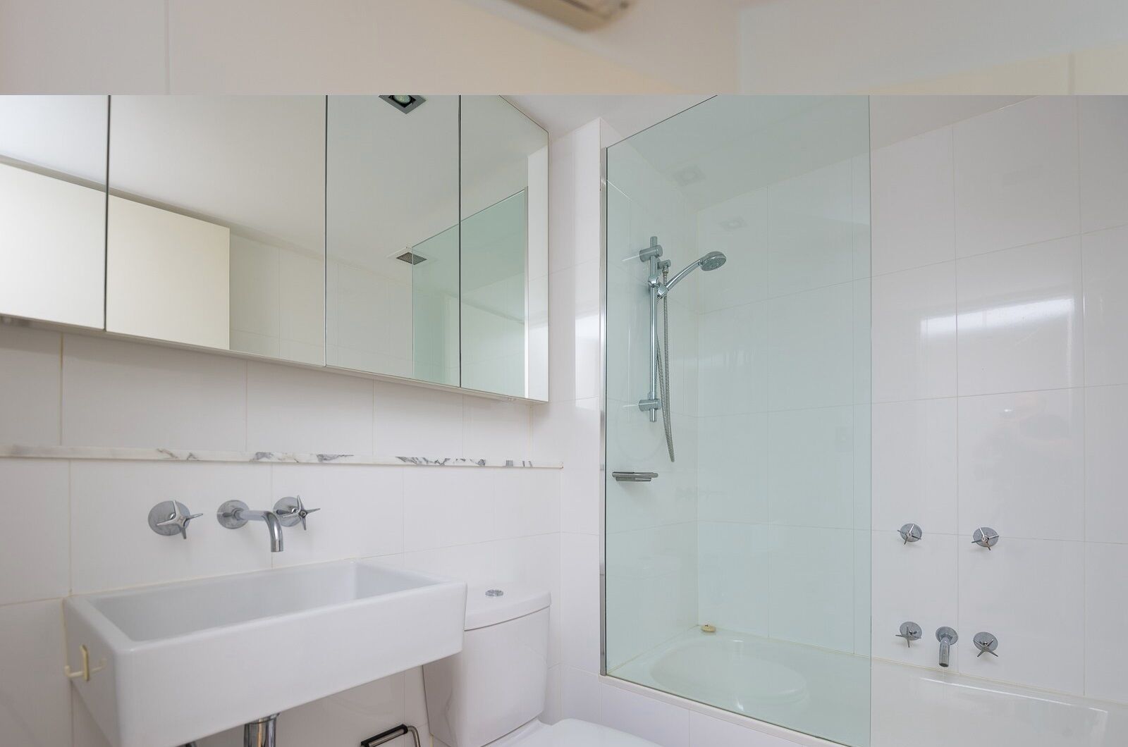 Charm in Heart of Bondi Beach — image 11