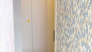 An interior corridor with a sign reading "EXIA Dairiku" and a patterned wall. - Exia Daikoku AFP Apartment (Osaka)