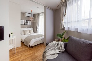 Living area - Exia Daikoku AFP Apartment (Osaka)