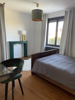 3 habitaciones, cuna de viaje, wifi y ropa de cama 