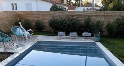 Maison piscine Ă  200 m du centre ville