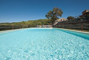 Pool - Villa Sonia M: A characteristic and welcoming cottage located in an isolated position, on the slopes of a hill which is covered with olive groves, with Free WI-FI. (Gualdo Cattaneo)