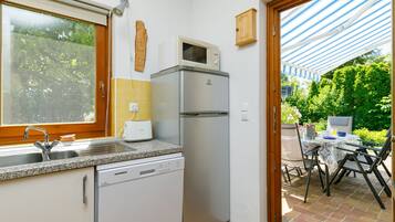 Kühlschrank, Mikrowelle, Ofen, Geschirrspüler
