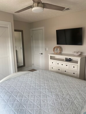 2 bedrooms, desk, iron/ironing board, travel crib