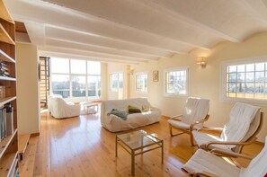 TV, fireplace - Club Villamar - Ideal for several families, small work groups, training or personal growth. (Sils)