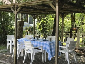 Outdoor dining