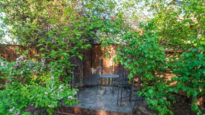 A patio area with a stone floor, metal chairs, and a table. - Relaxing home w/king suite in South Anchorage! (Anchorage)