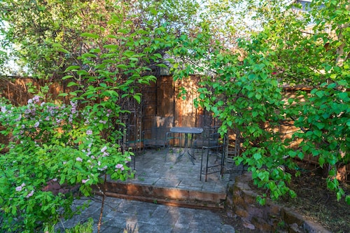 Relaxing home w/king suite in South Anchorage!