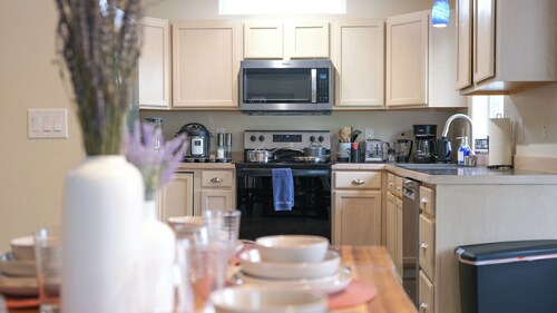 Relaxing home w/king suite in South Anchorage!