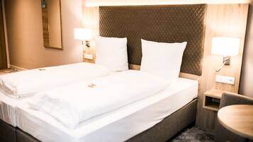 Bàn, khu vực làm việc phù hợp cho laptop