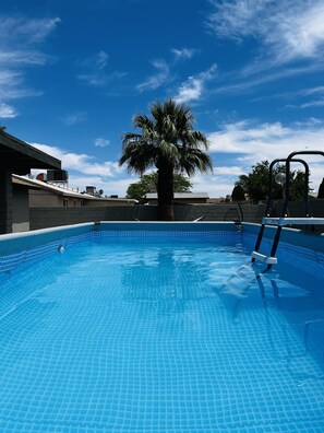 Outdoor pool - Vegas Oasis with Private Hot Tub and Pool - Near the Strip (Las Vegas)