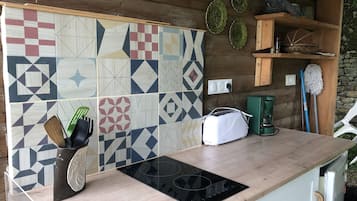 Stovetop, coffee/tea maker, electric kettle, toaster