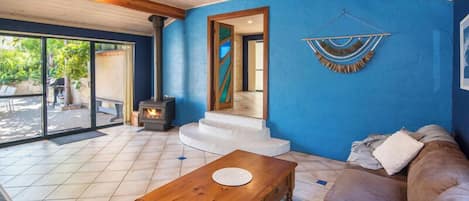 Télévision, cheminée