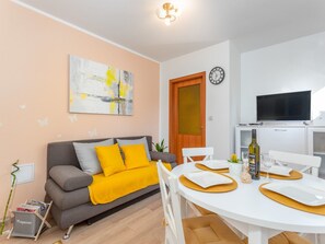 Apartment (Two Bedroom House with Terrace) | Dining room - Holiday Home Snajdar (Klana)