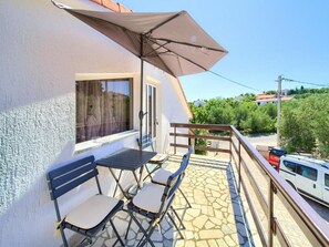 Apartment (One Bedroom Apartment with Terrace) | Balcony