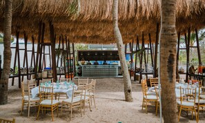 Restaurant - Hola Beach-Beach Club & Eco Glamping Resort (Ham Thuan Nam)