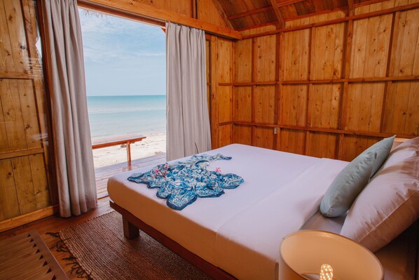 Seaview VIP Beach Hut | Free WiFi, bed sheets - Hola Beach-Beach Club & Eco Glamping Resort (Ham Thuan Nam)