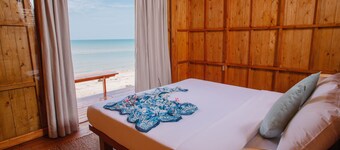 Hola Beach-Beach Club & Eco Glamping Resort