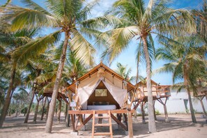 Seaview Safari Tree Tent | Free WiFi, bed sheets - Hola Beach-Beach Club & Eco Glamping Resort (Ham Thuan Nam)