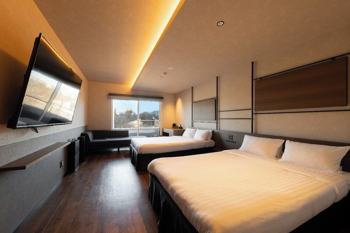 Vierbettzimmer, 2 Doppelbetten, Nichtraucher | Schreibtisch, laptopgeeigneter Arbeitsplatz, kostenloses WLAN