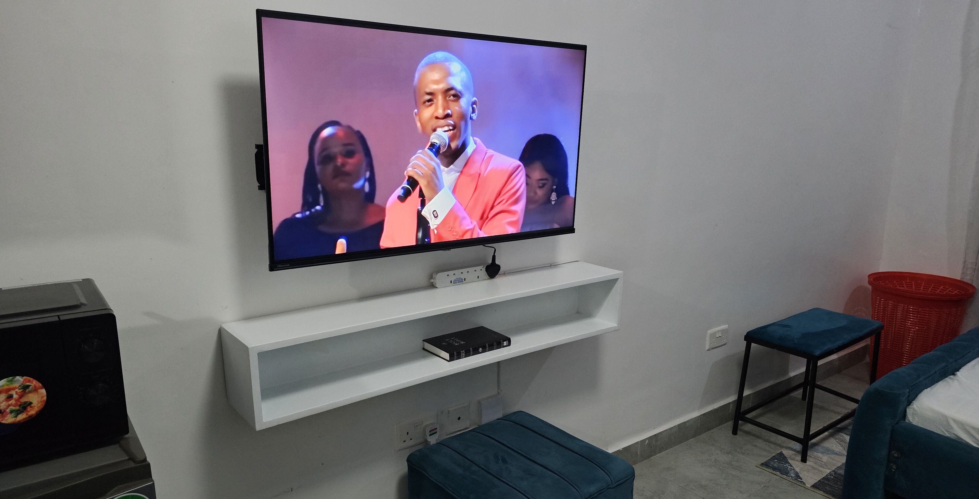 基础开间, 1 张双人床 | 起居区 | 43-英寸电视（配备数码频道）、Netflix、流媒体服务