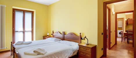2 bedrooms, iron/ironing board, free WiFi, bed sheets