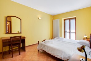 2 عدّة غرف نوم ومكواة/لوح كي وواي فاي مجانًا وملاءات أسرّة