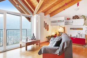 TV, stereo - Apartment 'Casa Vacanze Il Mandala' with Mountain View, Garden & Wi-Fi (Sondrio)