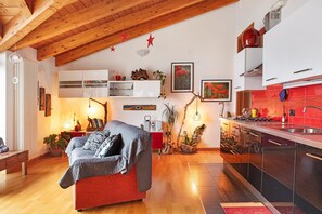 TV, stereo - Apartment 'Casa Vacanze Il Mandala' with Mountain View, Garden & Wi-Fi (Sondrio)