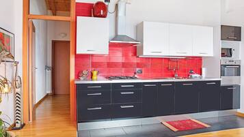 Fridge, microwave, oven, stovetop