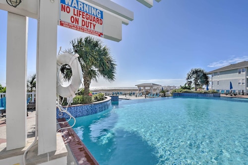 Bay Views! Family-Friendly Galveston Resort House