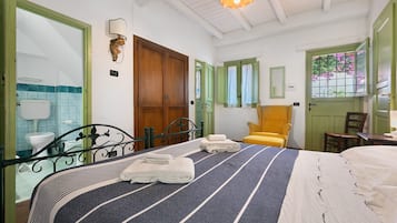 4 bedrooms, desk, iron/ironing board, free WiFi