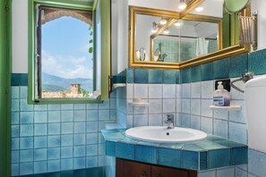 Shower, free toiletries, hair dryer, towels