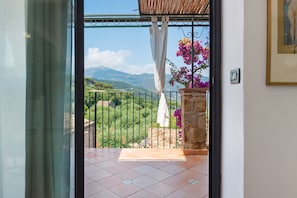 Interior - Holiday Home 'Case Saponara' with Sea View, Terrace & Wi-Fi (cefalù)