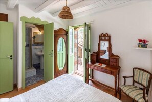 4 bedrooms, desk, iron/ironing board, free WiFi - Holiday Home 'Case Saponara' with Sea View, Terrace & Wi-Fi (cefalù)