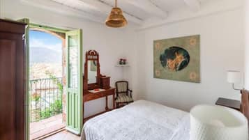 4 makuuhuonetta, työpöytä, silitysrauta/-lauta, ilmainen Wi-Fi