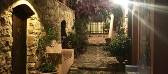 Casa vacanze 'Case Saponara' con vista mare, terrazza e Wi-Fi